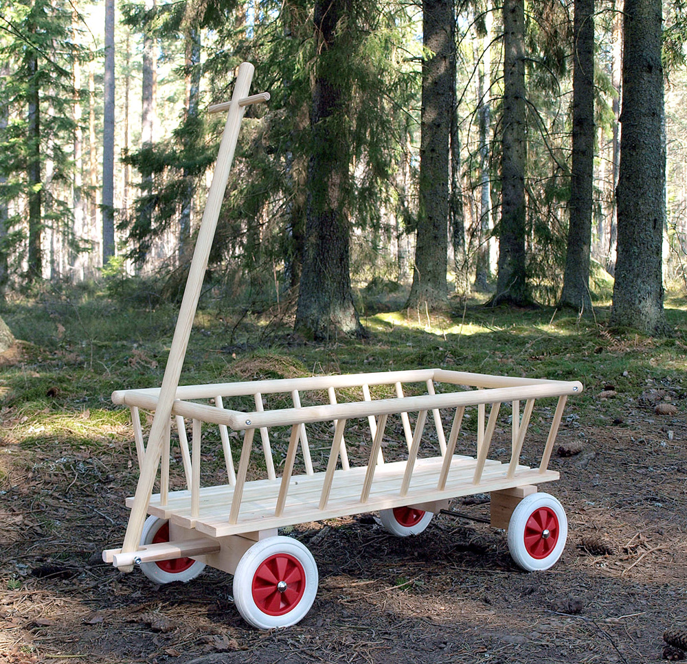 Skrinda av trä för barn svensk furu tillverkad i Sverige