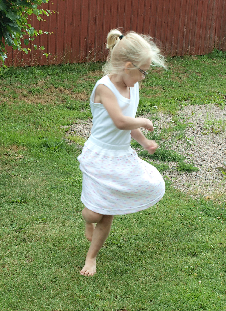 Minimunds barn kjol 100% ekologisk bomull rosa prickar
