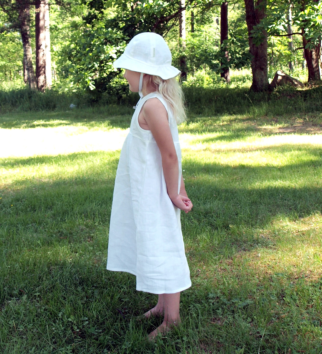 Minimundus klänning utan ärm 100% ekologiskt lin vit