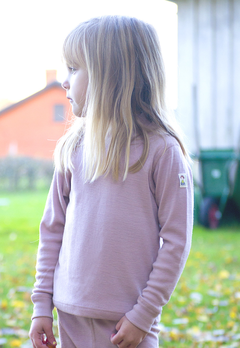 Minimundus barn tröja av 100% ekologisk merinoull gammelrosa