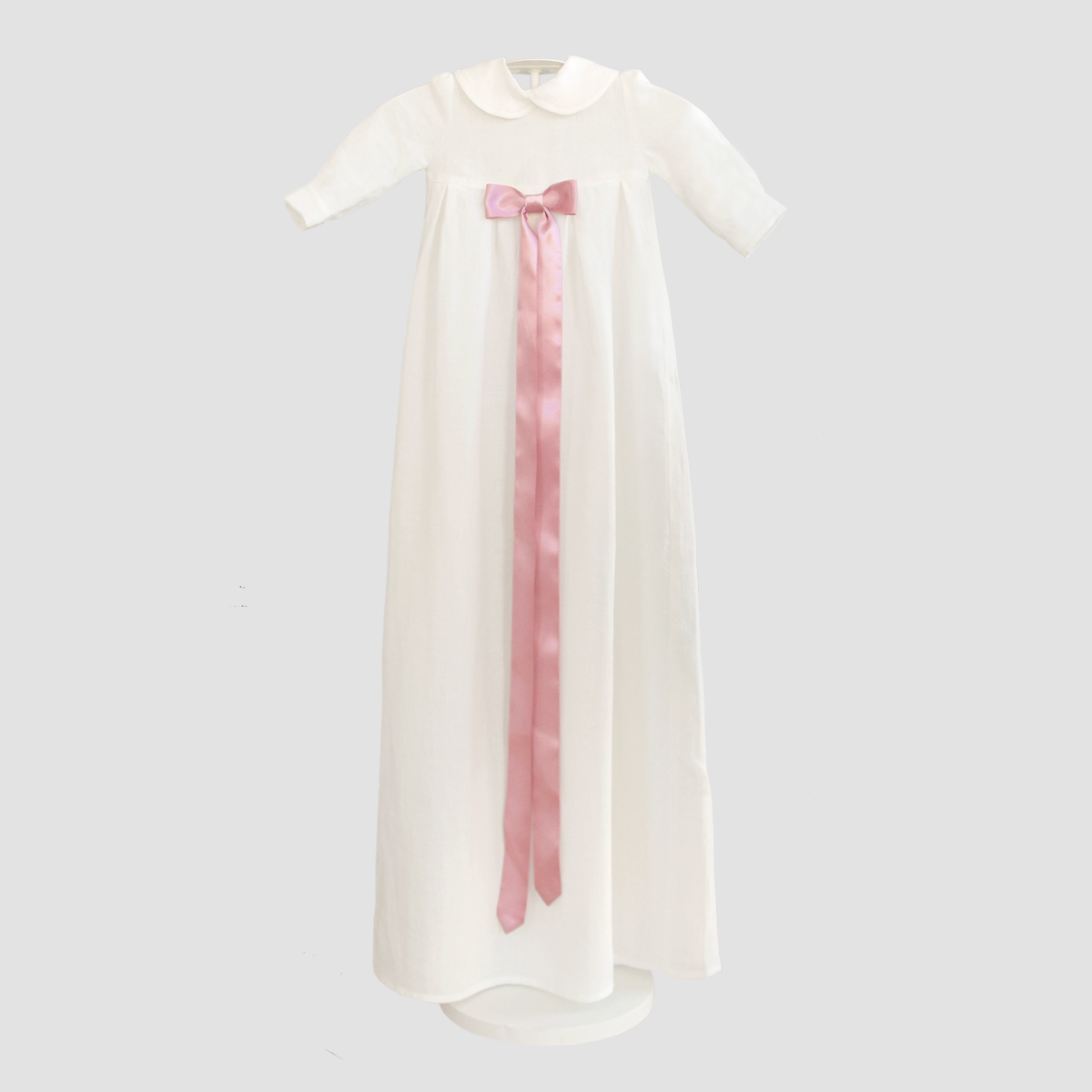 Minimundus dopklänning modell med krage 100% ekologiskt lin med breda gammalrosa satinband